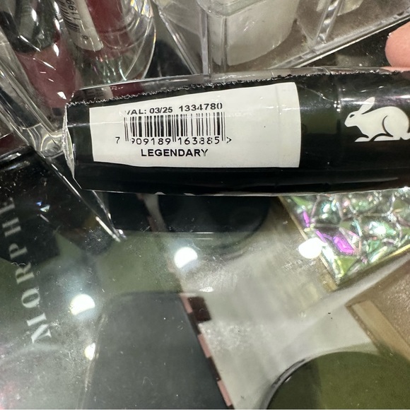 Avon Matte Lipstick Legendary - Picture 4 of 7